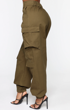 Load image into Gallery viewer, Amelia Oversized Cargo Pants - Olive