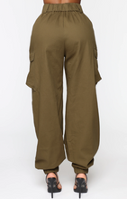 Load image into Gallery viewer, Amelia Oversized Cargo Pants - Olive