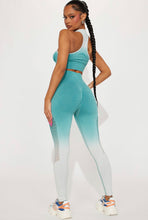 Load image into Gallery viewer, Essence Active Set-Teal
