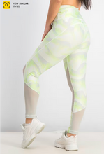 Load image into Gallery viewer, UNDER ARMOUR Lime Abstract Print Sports Leggings
