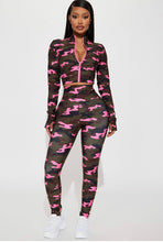 Load image into Gallery viewer, Ground Work Elevate Camo Leggings
