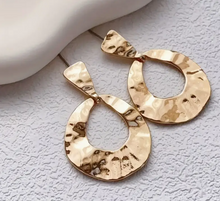 Load image into Gallery viewer, Zinc Alloy Large Hoop Earrings
