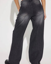 Load image into Gallery viewer, Loose straight leg jeans
